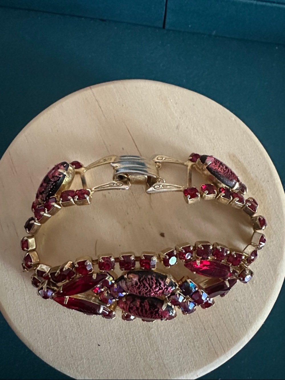 RARE 1960s Weiss or Julianna Red Rhinestone and Art Glass Bracelet - Picture 8 of 11
